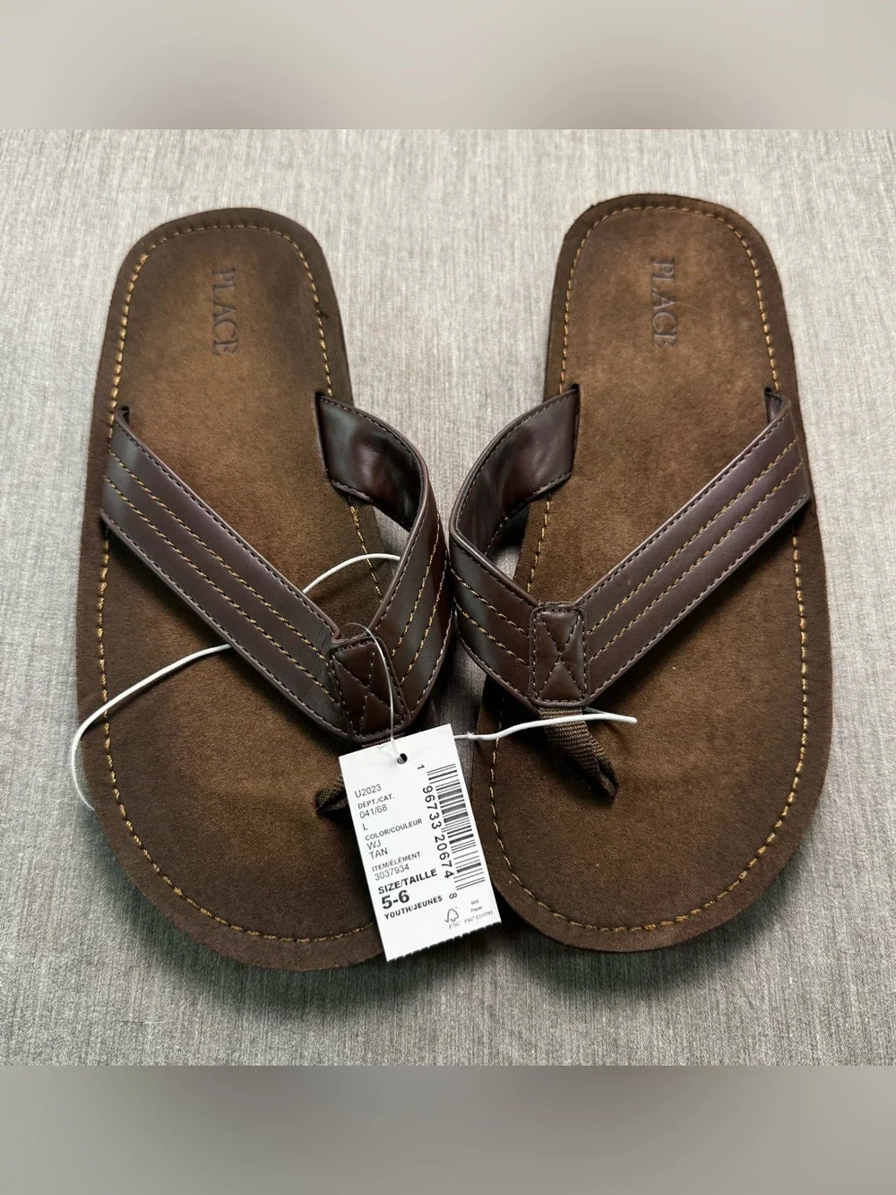 NWT The Childrens Place Boys Brown Faux Leather Slip On Flip Flops Size 5-6 New!